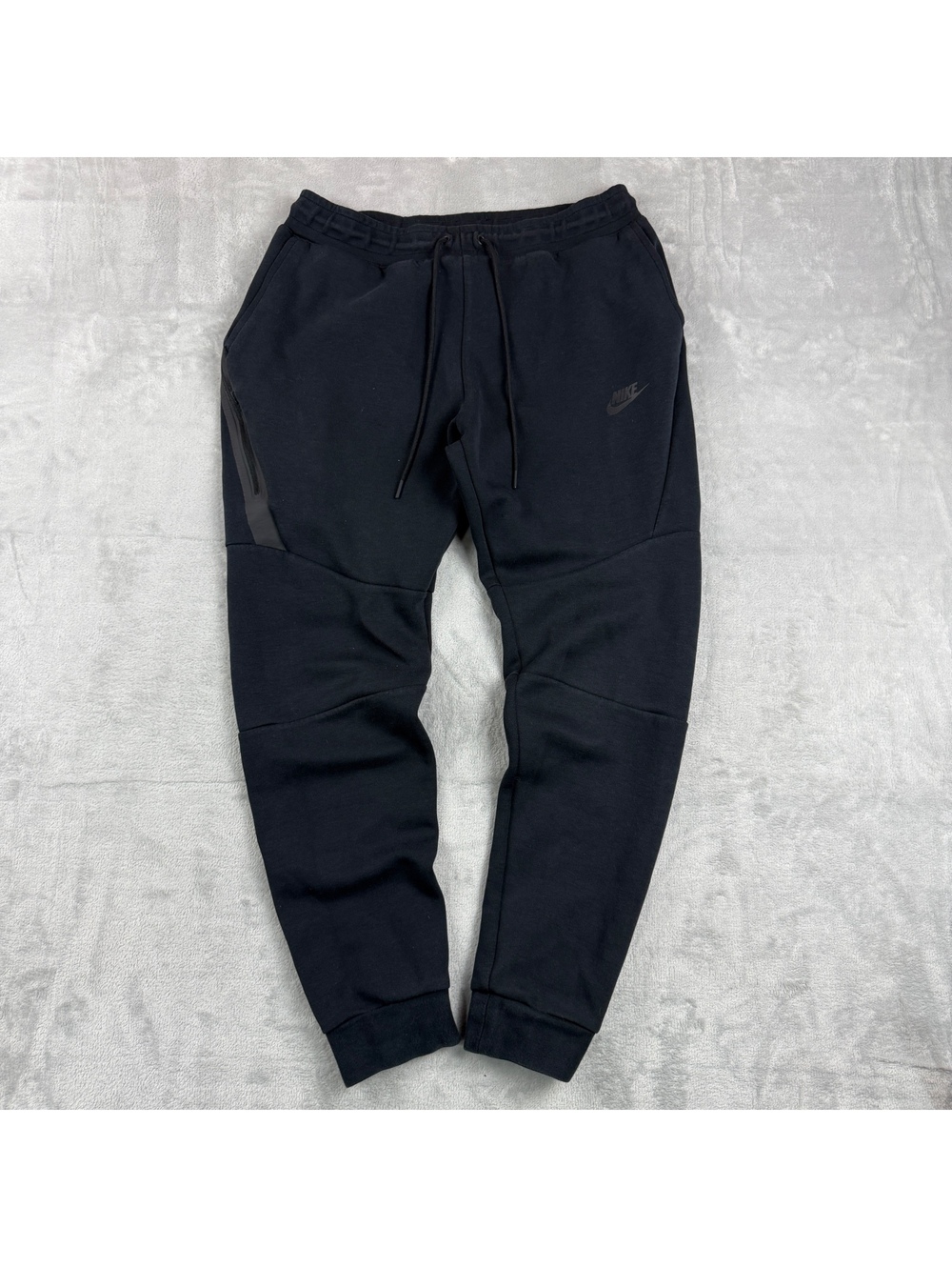 Nike Tech Fleece Men’s Medium Black Jogger Pants Tapered Zip Pocket Performance
